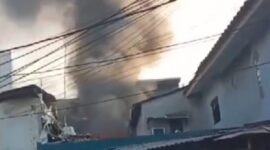 Tangkapan Layar, Suasana kebakaran yang terjadi di kawasan Tanah Tinggi, Kecamatan Johar Baru, Jakarta Pusat. (Instagram.com/@Info_Jakarta Pusat) 
