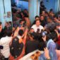 Menteri Pertahanan Prabowo Subianto mendampingi Presiden Jokowi mengunjungi Pasar Bululawang. (Dik. Tim Media Prabowo Subianto)
