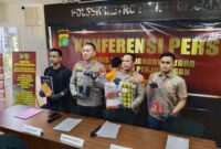 Kapolsek Metro Penkaringan Kompol Bobby Danuardi saat ungkap kasus TPPO di Markasnya