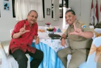 Asri Hadi alumni SMA negeri 3 teladan Jakarta angkatan 76 dan kepala dinas perpustakaan dan Kearsipan DKI Firmansyah (Foto : Ist)
