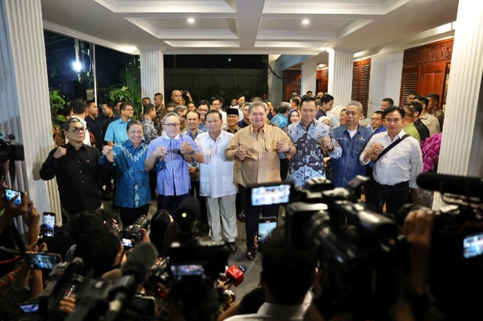 Prabowo Subianto, calon presiden (capres) dari Koalisi Indonesia Maju (KIM) secara resmi mengumumkan calon wakil presiden (cawapres) yang akan mendampinginya.