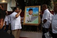 Capres Koalisi Indonesia Maju, Prabowo Subianto, bersama para aktivis 98 yang tergabung dalam 'Masyarakat 08' di Kertanegara. (Dok. Tim Media Prabowo) 
